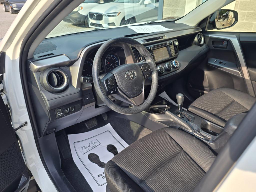 2017 Toyota RAV4 LE photo